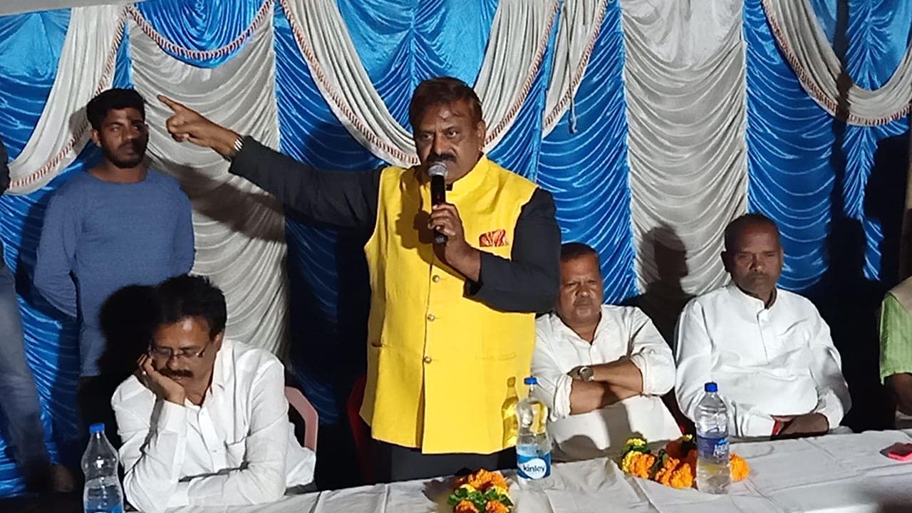 Dr.-Tirupati-PAnigrahi-during-party-meeting-at-Kasinagar-Gajapati